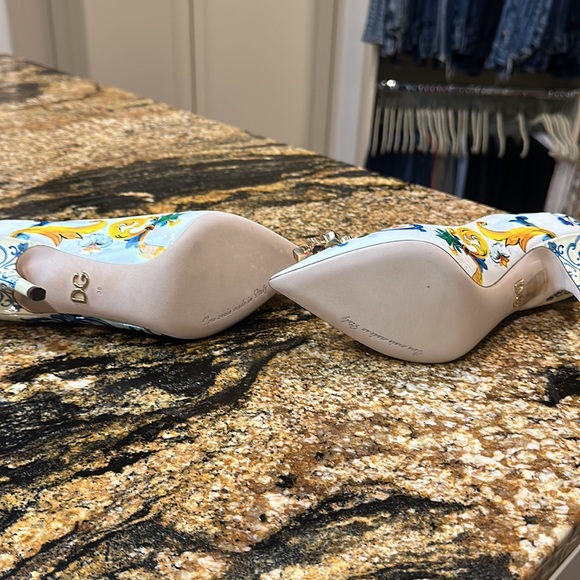 Never worn patent leather painted Majorca dolce and gabbana pumps. Size 36(6) - Picture 7 of 7